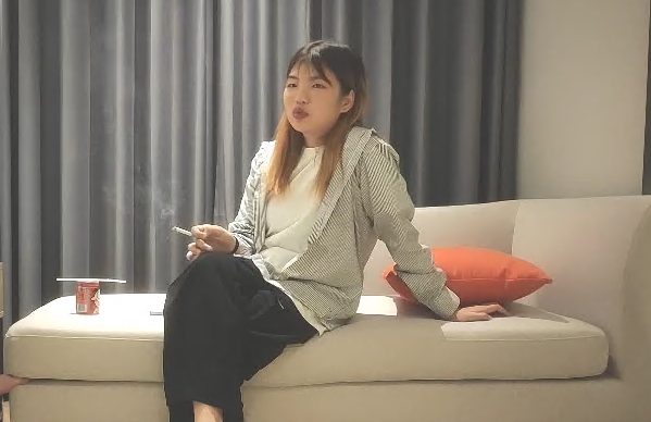 出车祸撞了人出来 卖 逼 还债深夜约 炮 1000块的 高 中 兼职 学 生 妹